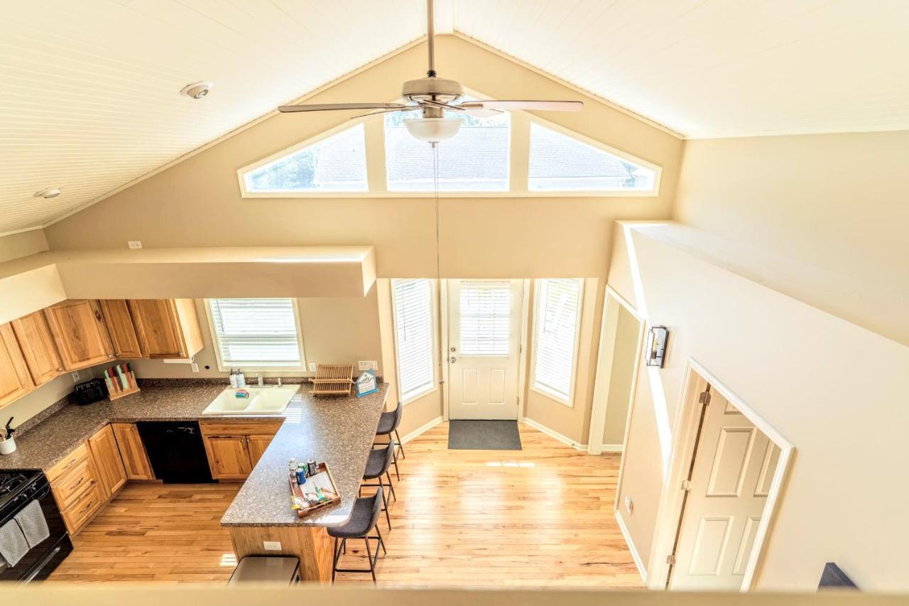 Holiday home Large 5 Bed Geneva 4 Blocks From Lake! Lake Geneva