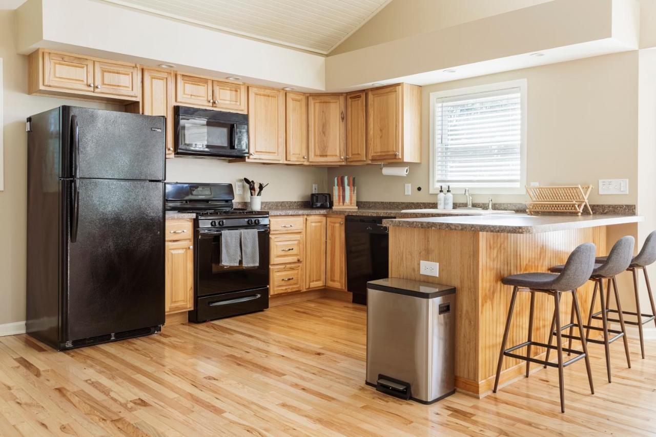 Holiday home Large 5 Bed Geneva 4 Blocks From Lake! *