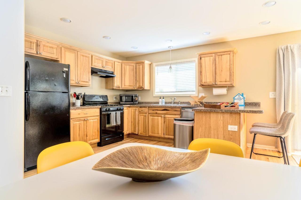 Holiday home Large 5 Bed Geneva 4 Blocks From Lake!