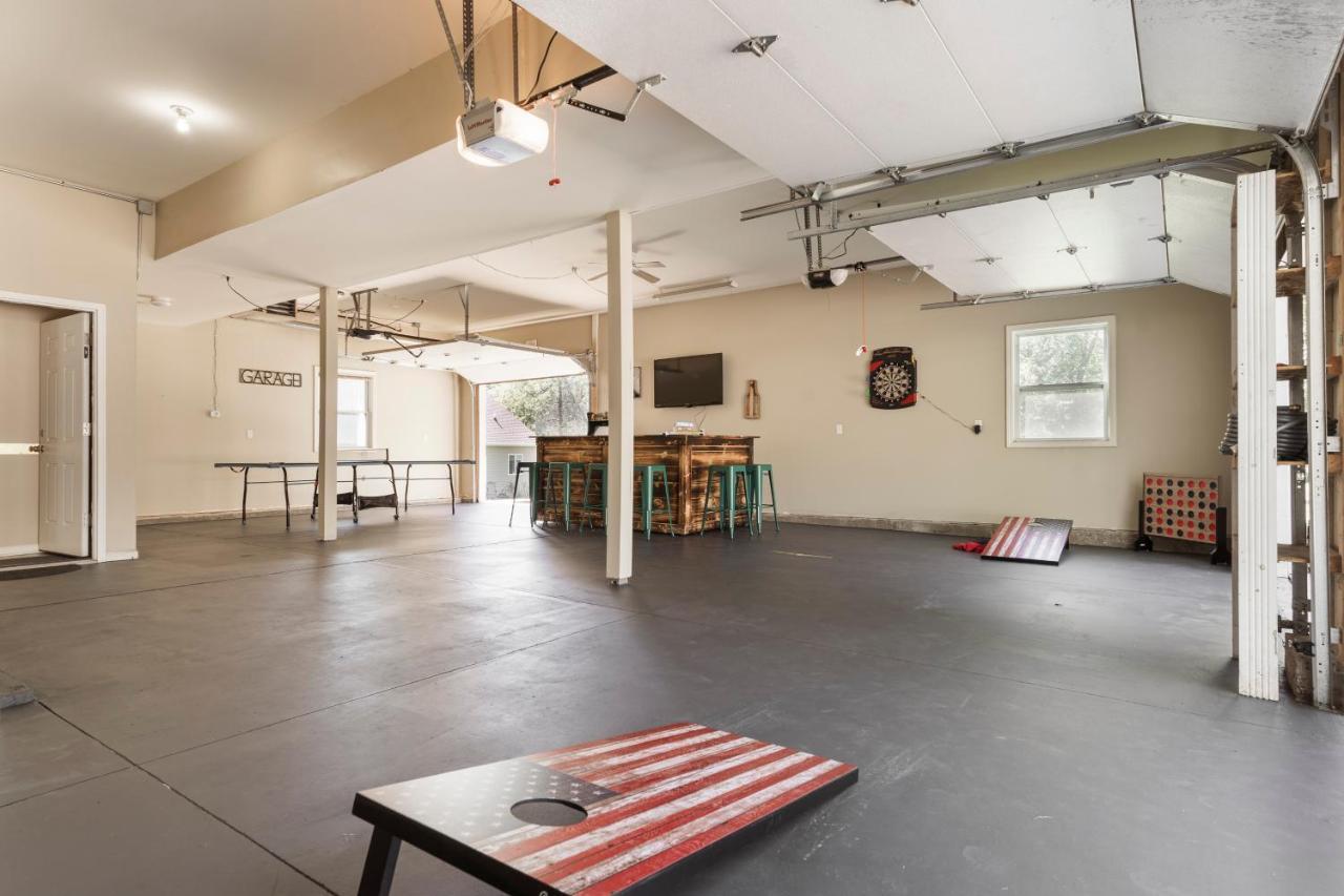 Large 5 Bed Geneva 4 Blocks From Lake! *