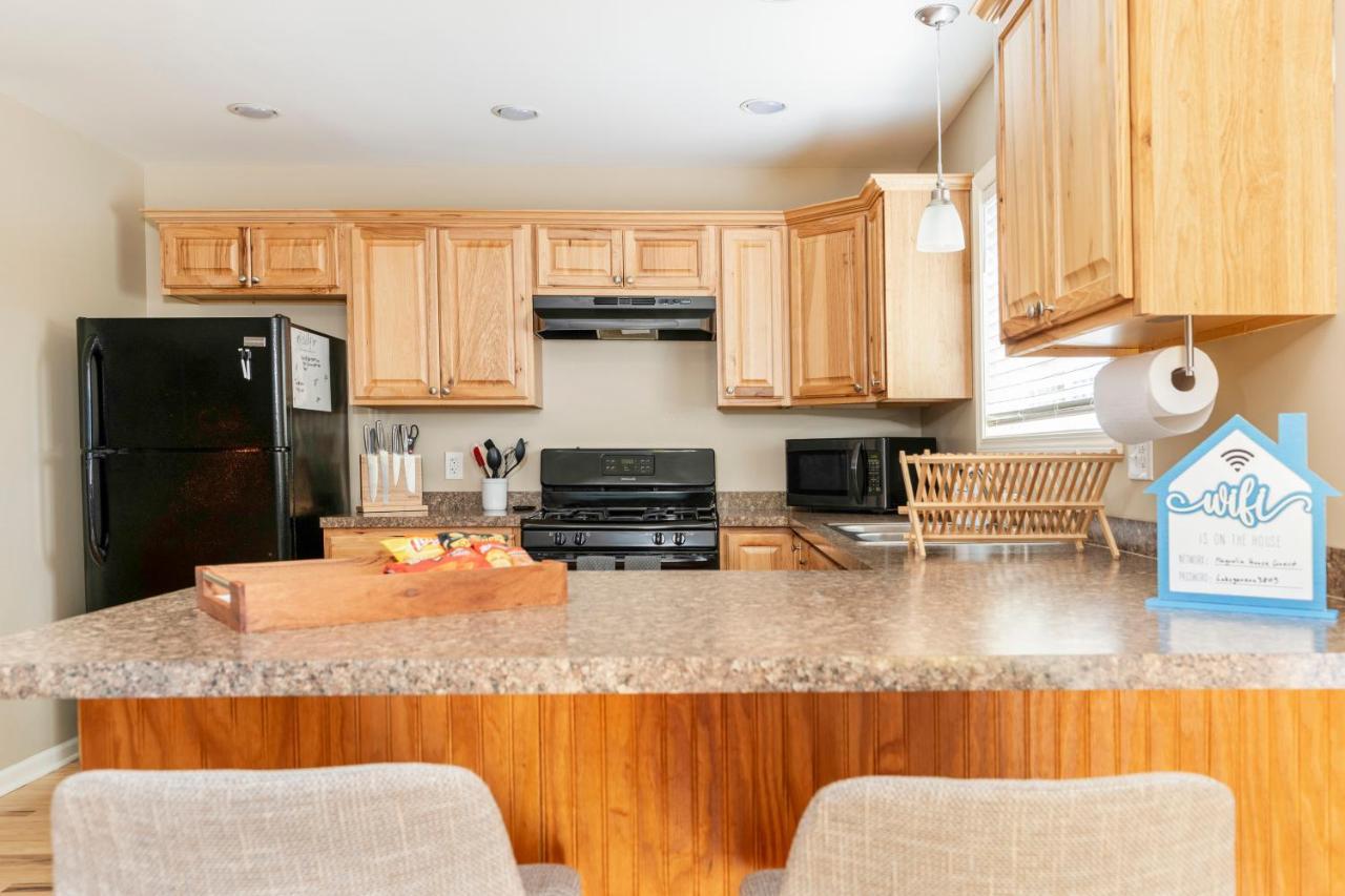 Large 5 Bed Geneva 4 Blocks From Lake! * Lake Geneva